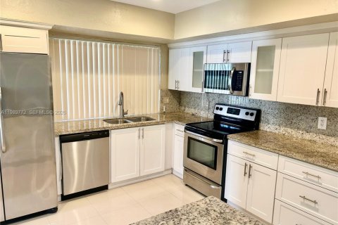 House in Hollywood, Florida 3 bedrooms, 148.92 sq.m. № 2062403 - photo 30