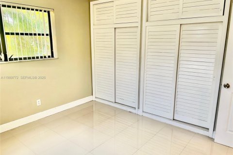 House in Hollywood, Florida 3 bedrooms, 148.92 sq.m. № 2062403 - photo 26