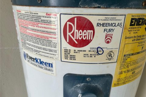 House in Hollywood, Florida 3 bedrooms, 148.92 sq.m. № 2062403 - photo 8