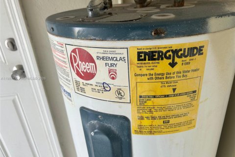 House in Hollywood, Florida 3 bedrooms, 148.92 sq.m. № 2062403 - photo 10