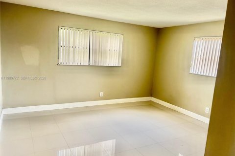 House in Hollywood, Florida 3 bedrooms, 148.92 sq.m. № 2062403 - photo 18