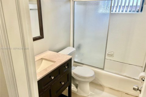 House in Hollywood, Florida 3 bedrooms, 148.92 sq.m. № 2062403 - photo 24