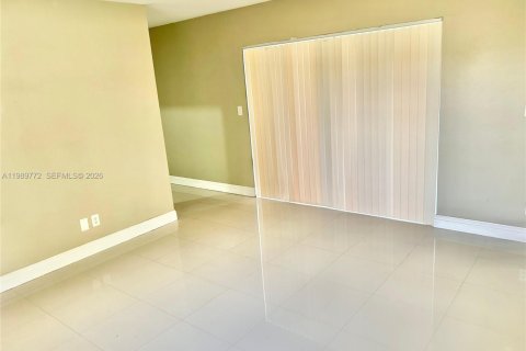 House in Hollywood, Florida 3 bedrooms, 148.92 sq.m. № 2062403 - photo 16