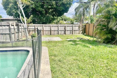 House in Hollywood, Florida 3 bedrooms, 148.92 sq.m. № 2062403 - photo 19