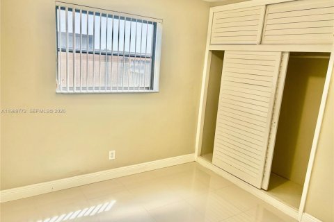 House in Hollywood, Florida 3 bedrooms, 148.92 sq.m. № 2062403 - photo 29