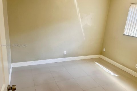 House in Hollywood, Florida 3 bedrooms, 148.92 sq.m. № 2062403 - photo 28