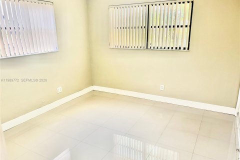 House in Hollywood, Florida 3 bedrooms, 148.92 sq.m. № 2062403 - photo 27