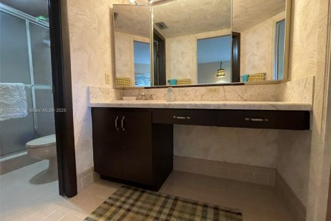 Купить кондоминиум в Тамарак, Флорида 2 спальни, 117.99м2, № 2089049 - фото 4