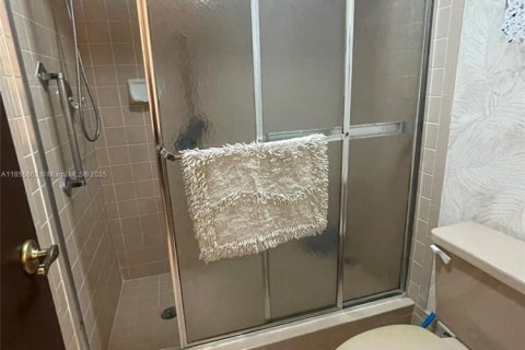 Купить кондоминиум в Тамарак, Флорида 2 спальни, 117.99м2, № 2089049 - фото 17