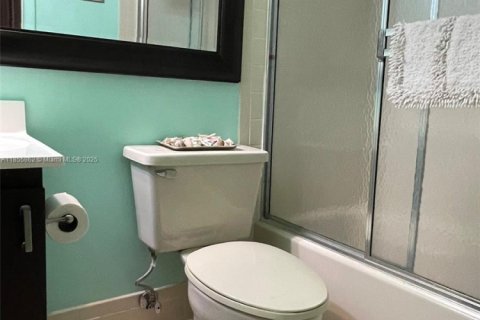 Купить кондоминиум в Тамарак, Флорида 2 спальни, 117.99м2, № 2089049 - фото 6