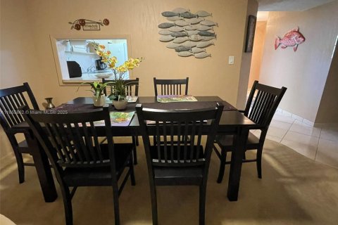 Купить кондоминиум в Тамарак, Флорида 2 спальни, 117.99м2, № 2089049 - фото 14