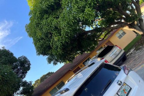Commercial property in Lake Worth, Florida 179.67 sq.m. № 868690 - photo 1