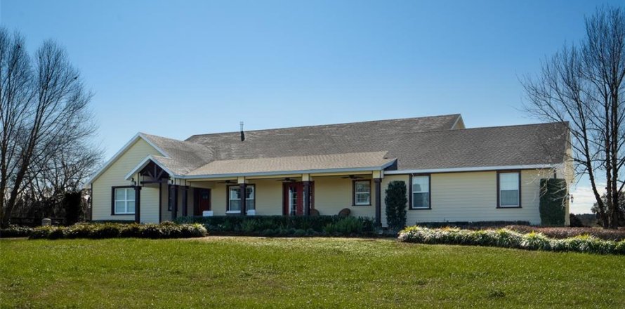 House in Ocala, Florida 4 bedrooms, 314.94 sq.m. № 1910907