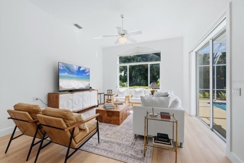 House in Sarasota, Florida 3 bedrooms, 200.2 sq.m. № 2356121 - photo 14