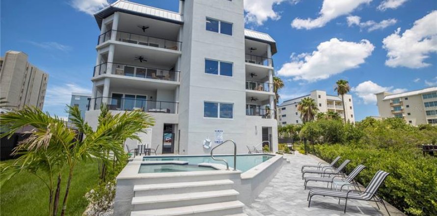 Condo à Indian Shores, Floride, 4 chambres № 218572