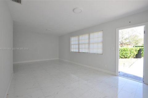 Снять в аренду виллу или дом в Пайнкрест, Флорида 2 спальни, № 2006451 - фото 3