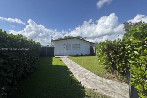 Casa en Pinecrest, Florida 2 dormitorios № 2006451