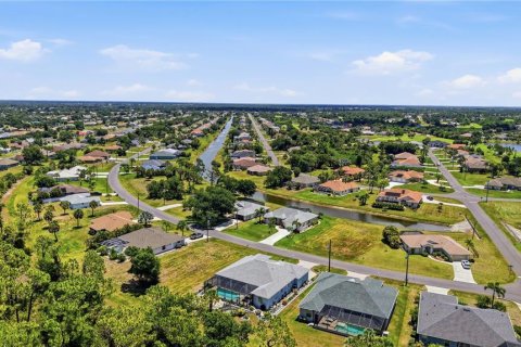 House in Rotonda, Florida 3 bedrooms, 201.69 sq.m. № 2223641 - photo 4