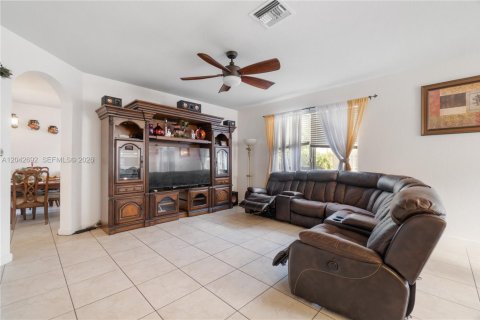 Villa ou maison à vendre à Homestead, Floride: 5 chambres, 233.56 m2 № 2177937 - photo 15