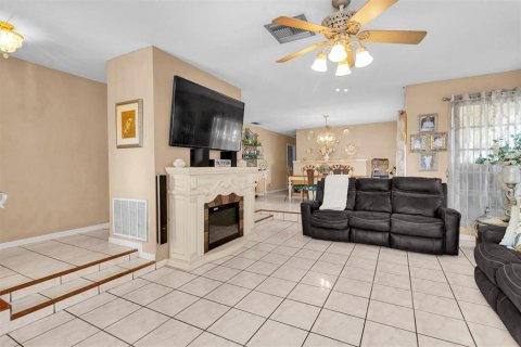 Casa en venta en Tarpon Springs, Florida, 3 dormitorios, 149.11 m2 № 1909835 - foto 3
