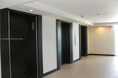 Condominio en alquiler en Miami Beach, Florida, 1 dormitorio, 76.55 m2 № 2026392 - foto 18