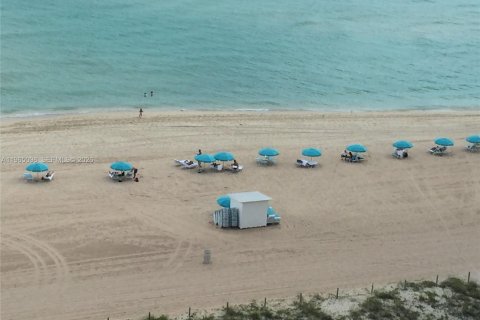 Condominio en alquiler en Miami Beach, Florida, 1 dormitorio, 76.55 m2 № 2026392 - foto 20