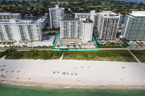 Condominio en alquiler en Miami Beach, Florida, 1 dormitorio, 76.55 m2 № 2026392 - foto 11
