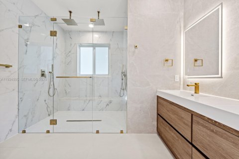 Снять в аренду виллу или дом в Пальметто-Бей, Флорида 5 спален, 312.15м2, № 1989346 - фото 25