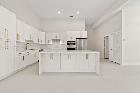 Снять в аренду виллу или дом в Пальметто-Бей, Флорида 5 спален, 312.15м2, № 1989346 - фото 9