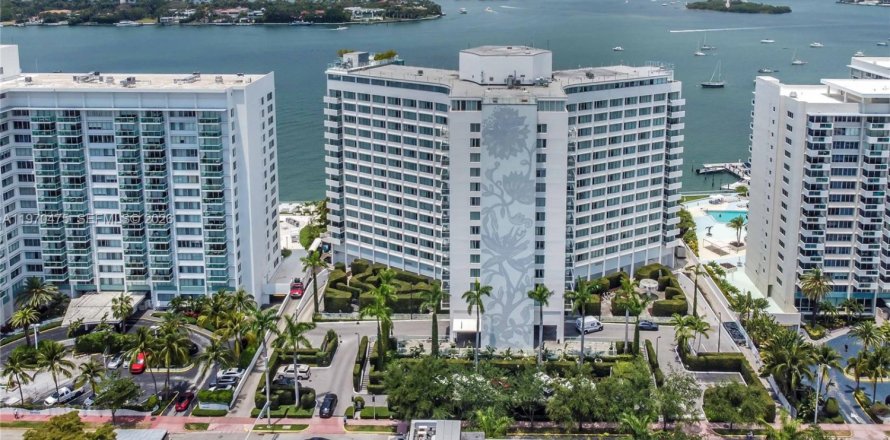 Estudio en el Condominio en Miami Beach, Florida  № 2031263