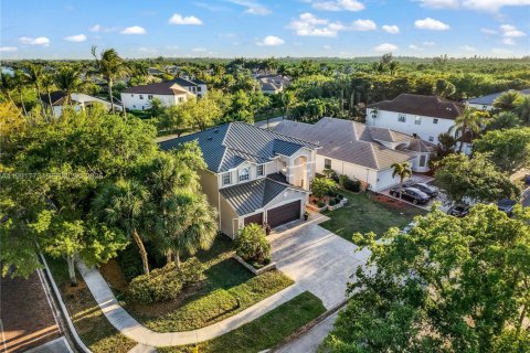 Casa en venta en Miramar, Florida, 6 dormitorios, 332.03 m2 № 2056629 - foto 1