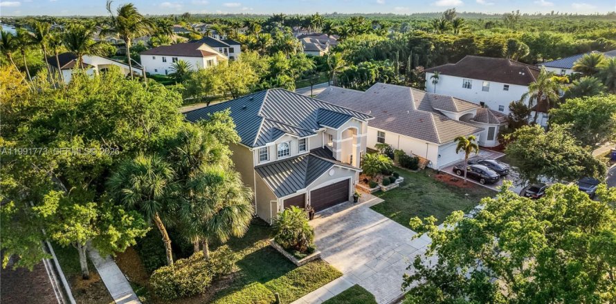 Casa en Miramar, Florida 6 dormitorios, 332.03 m2 № 2056629