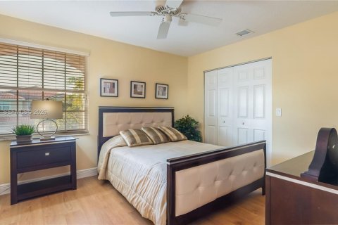 Casa en venta en Miramar, Florida, 6 dormitorios, 332.03 m2 № 2056629 - foto 29