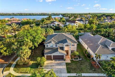 Casa en venta en Miramar, Florida, 6 dormitorios, 332.03 m2 № 2056629 - foto 2