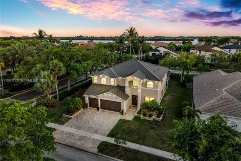 Casa en venta en Miramar, Florida, 6 dormitorios, 332.03 m2 № 2056629 - foto 6