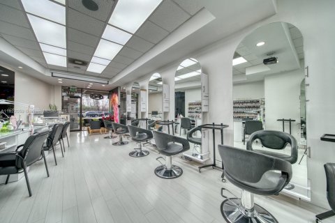 Купить коммерческую недвижимость в Майами, Флорида № 1936413 - фото 4