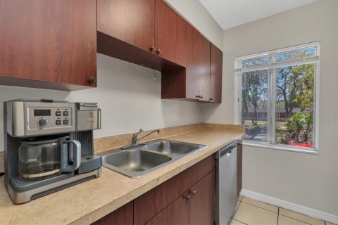 Copropriété à vendre à Tampa, Floride: 2 chambres, 99.78 m2 № 1912875 - photo 10