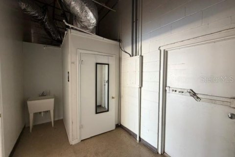 Immobilier commercial à louer à Leesburg, Floride: 2074.51 m2 № 2420239 - photo 13