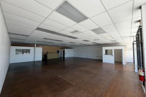 Immobilier commercial à louer à Leesburg, Floride: 2074.51 m2 № 2420239 - photo 8