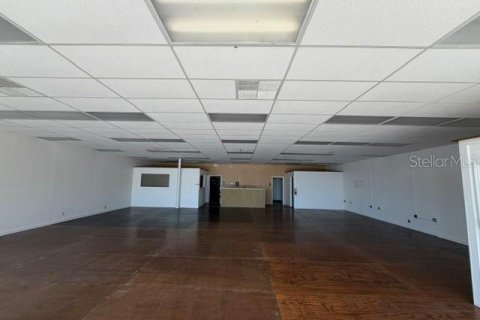 Immobilier commercial à louer à Leesburg, Floride: 2074.51 m2 № 2420239 - photo 6