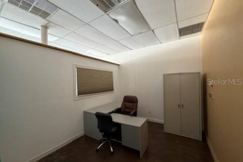 Immobilier commercial à louer à Leesburg, Floride: 2074.51 m2 № 2420239 - photo 9