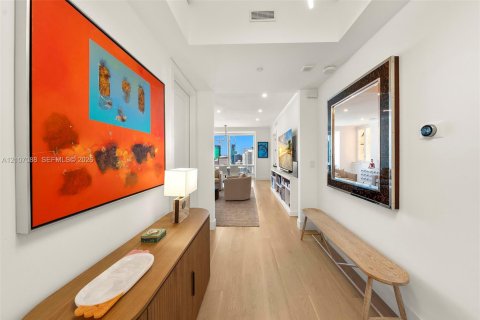 Condo in Miami, Florida, 1 bedroom  № 2420752 - photo 4