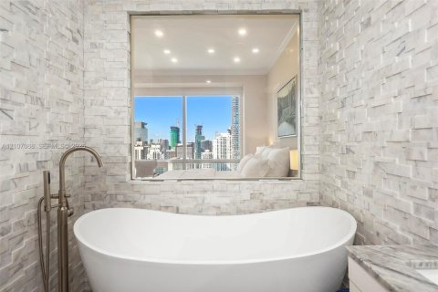 Condo in Miami, Florida, 1 bedroom  № 2420752 - photo 22