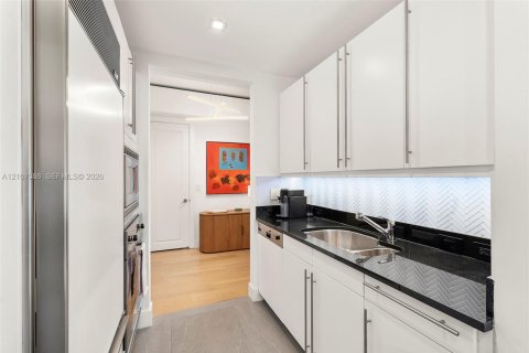 Condo in Miami, Florida, 1 bedroom  № 2420752 - photo 7