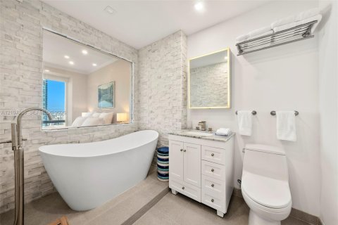 Condo in Miami, Florida, 1 bedroom  № 2420752 - photo 20