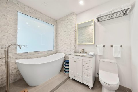 Condo in Miami, Florida, 1 bedroom  № 2420752 - photo 19