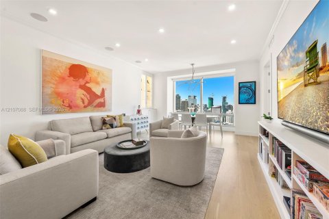 Condo in Miami, Florida, 1 bedroom  № 2420752 - photo 2