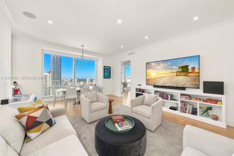 Condominio en Miami, Florida, 1 dormitorio  № 2420752