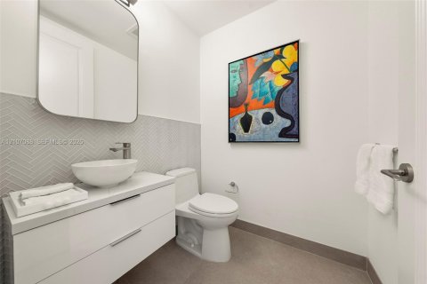 Condo in Miami, Florida, 1 bedroom  № 2420752 - photo 26