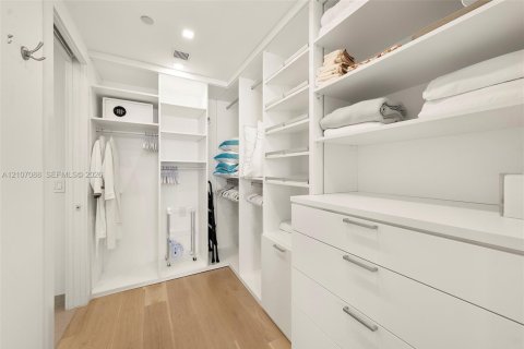 Condo in Miami, Florida, 1 bedroom  № 2420752 - photo 18